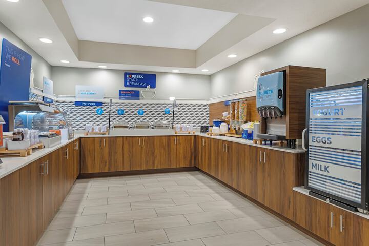 Holiday Inn Express Hotel & Suites Charlotte by IHG