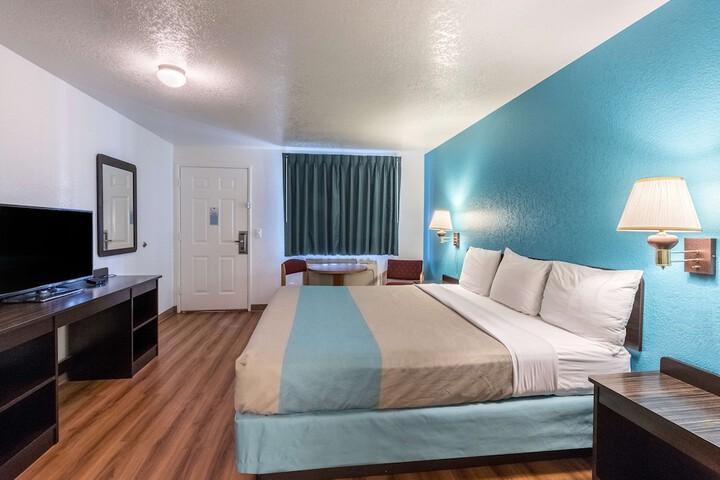 Room 10 of 30