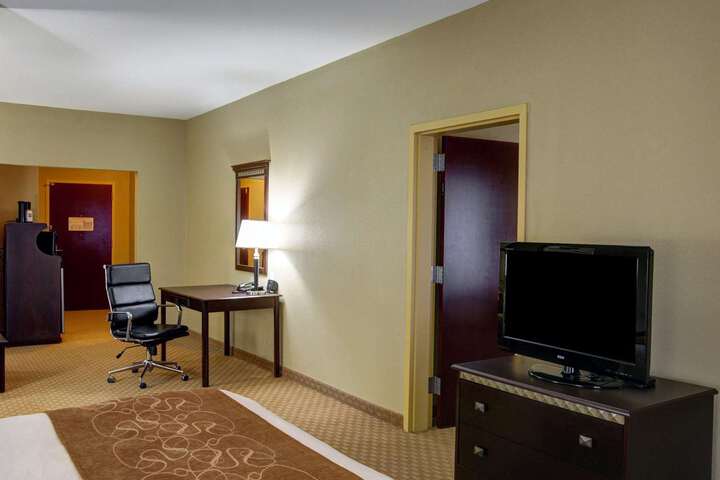 Suite 10 of 21
