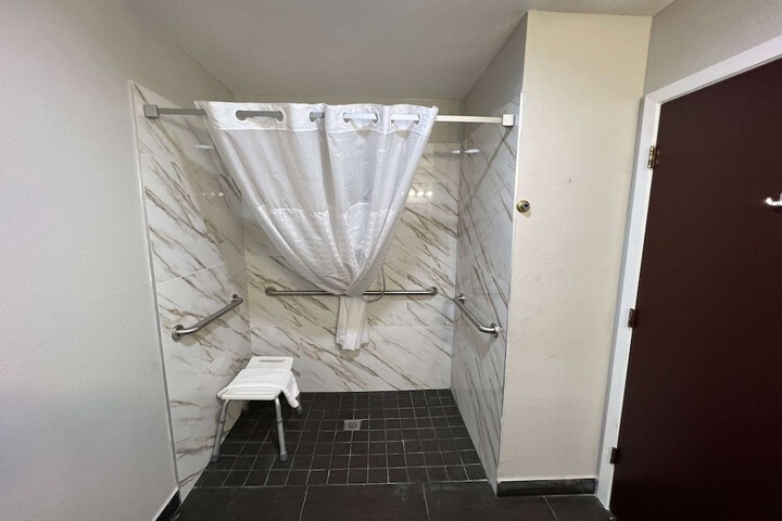 Room 17 of 25