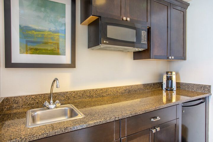 Holiday Inn & Suites Parsippany Fairfield by IHG