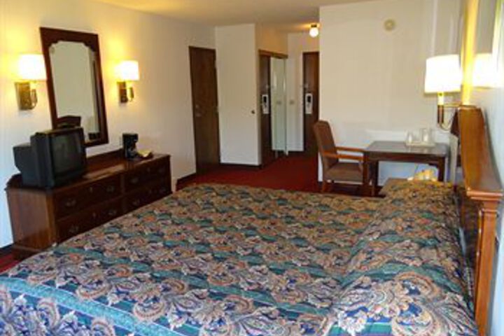 Magnuson Hotel & Suites Bellevue