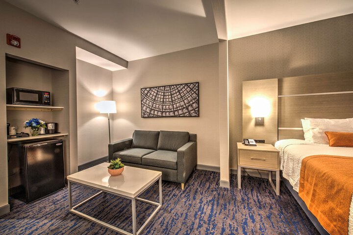 Best Western Plus Media Center Inn & Suites