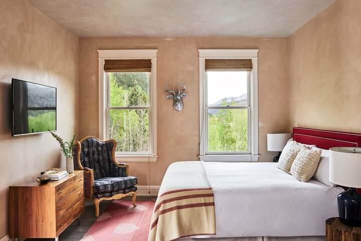 Element 52 Auberge Collection