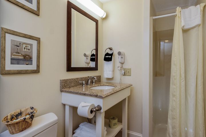 Glen Cove Inn & Suites