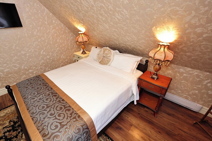 Room 106 of 252