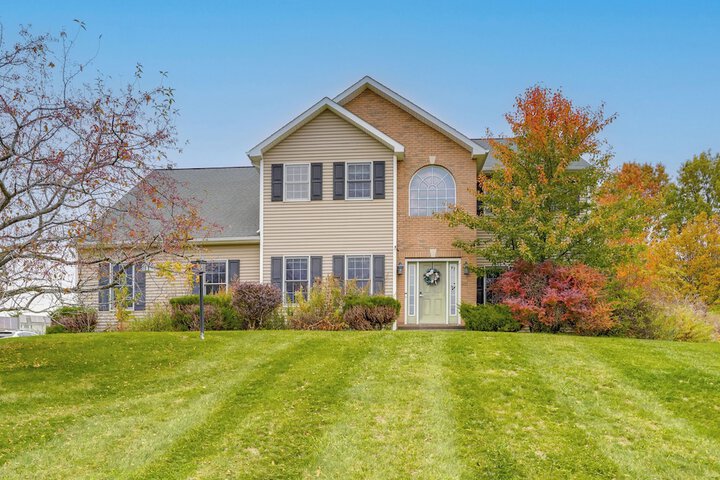 Expansive Upstate Home w / Home Theater!