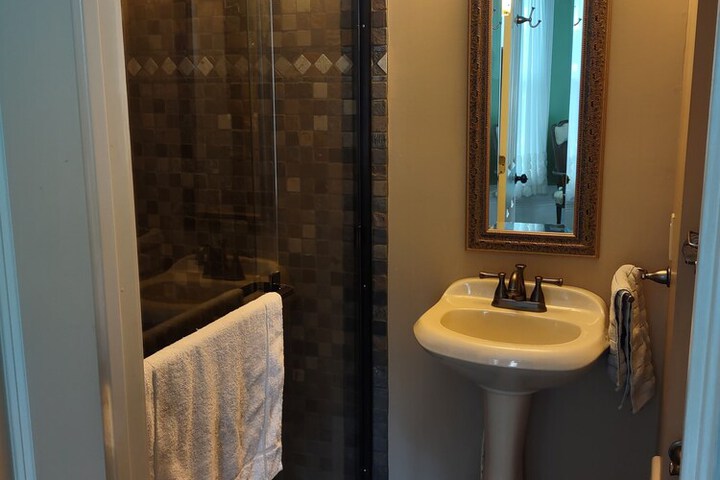 Room 6 of 17