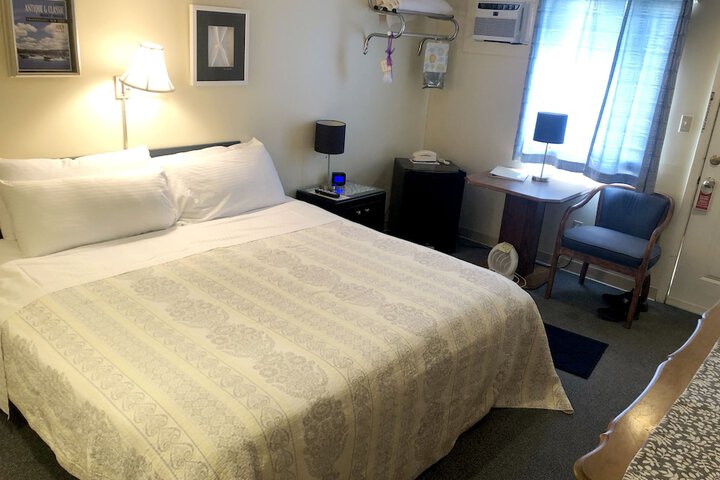 Room 17 of 44