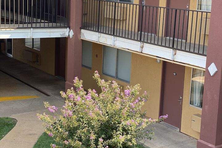 Super 8 by Wyndham Midwest City OK