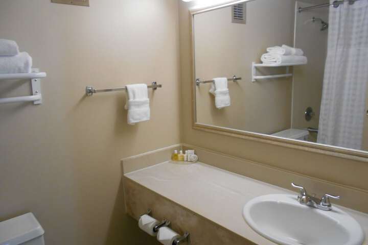 Room 33 of 64