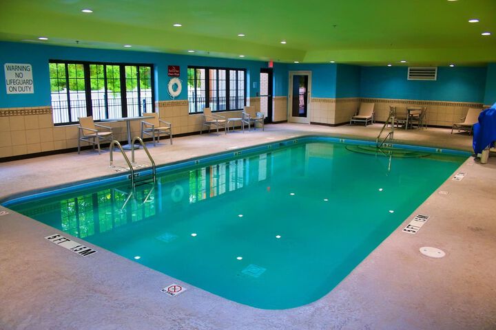 Holiday Inn Express & Suites Douglas by IHG