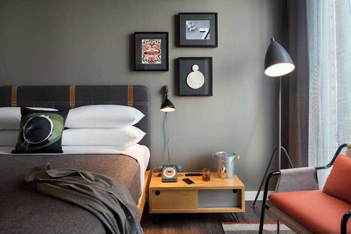 Room 17 of 33