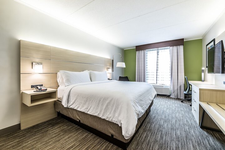 Holiday Inn Express Flint-Campus Area by IHG