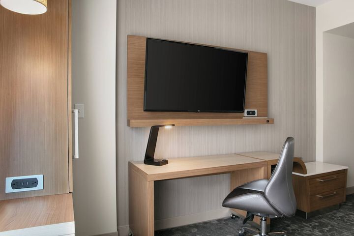 Room 16 of 33