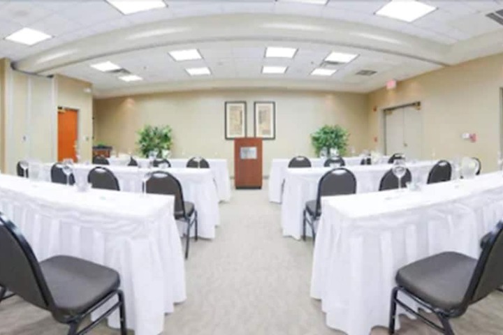 Holiday Inn & Suites Goodyear - West Phoenix Area by IHG