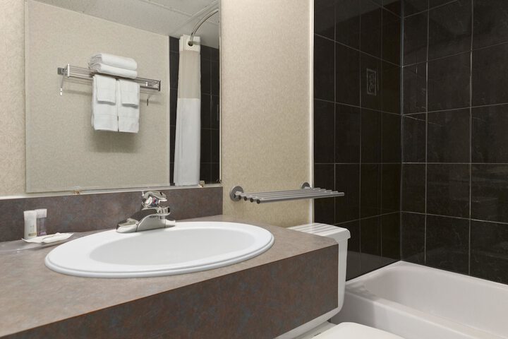Days Inn & Conference Center by Wyndham Bridgewater
