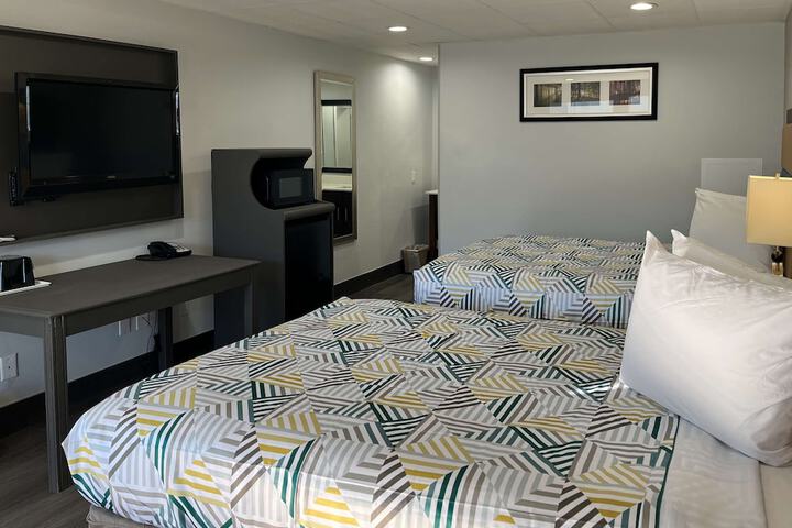 Room 11 of 16