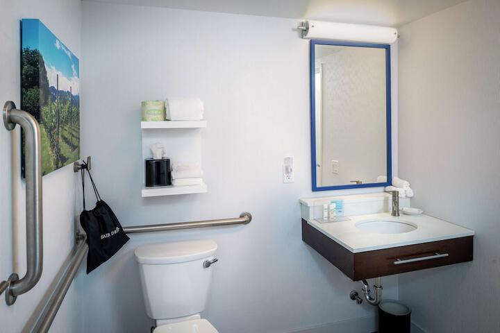 Hampton Inn Long Island / Commack