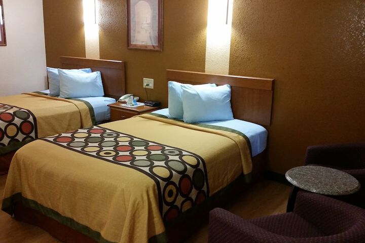 Room 15 of 26