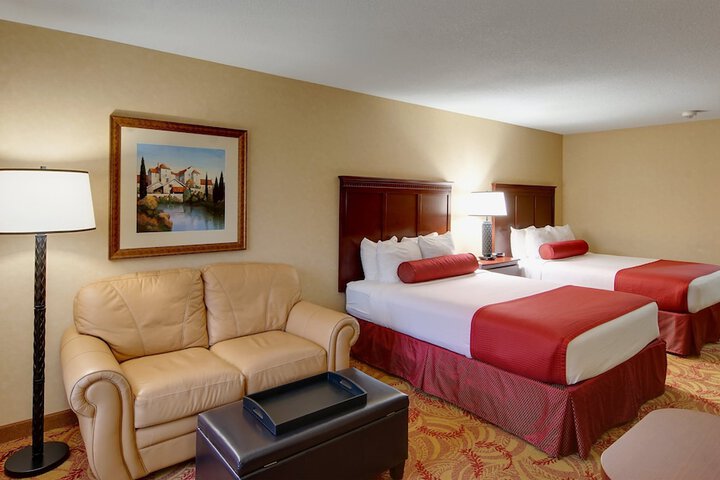 The Grand Hotel - Salem