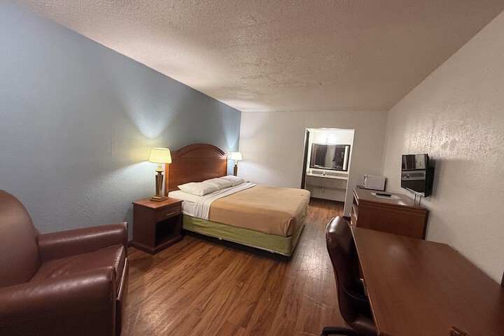 Room 8 of 15