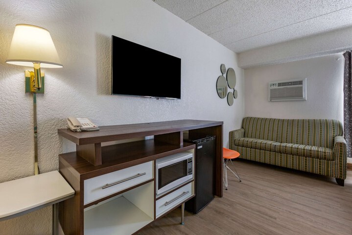 Room 32 of 41