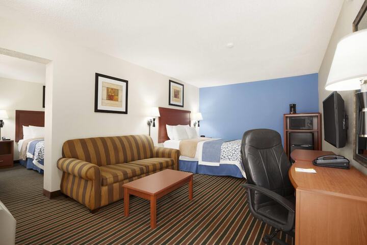 Days Inn by Wyndham Champaign / Urbana