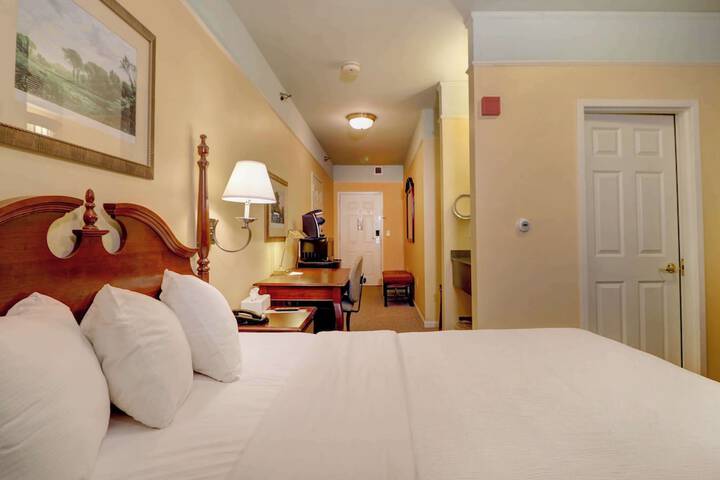 Room 73 of 142