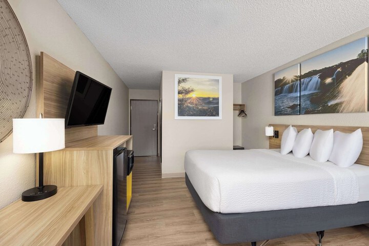 Room 15 of 23