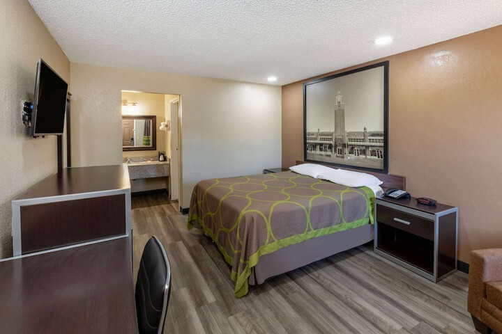 Room 9 of 29