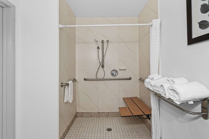 Room 17 of 46