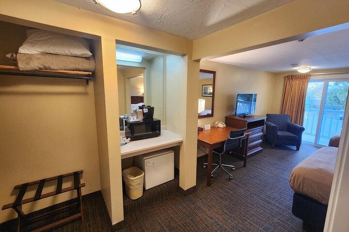 Hyannis Travel Inn