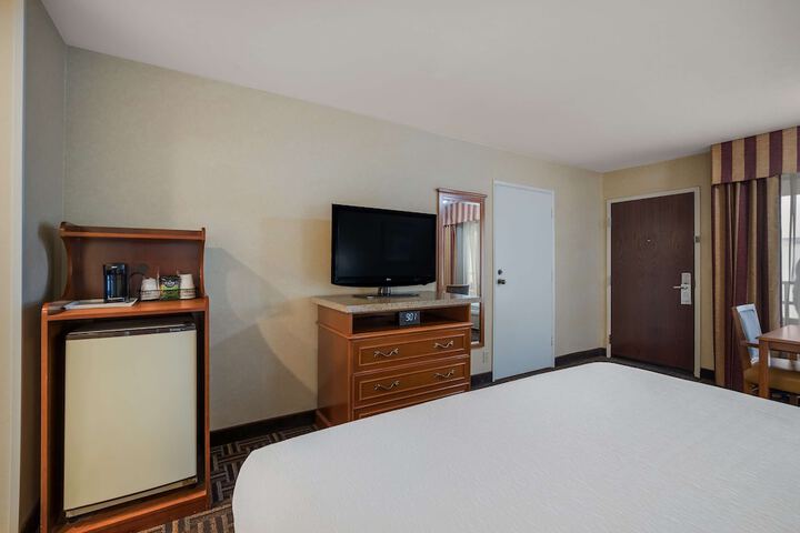 Room 25 of 37