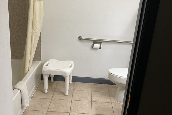 Room 14 of 34