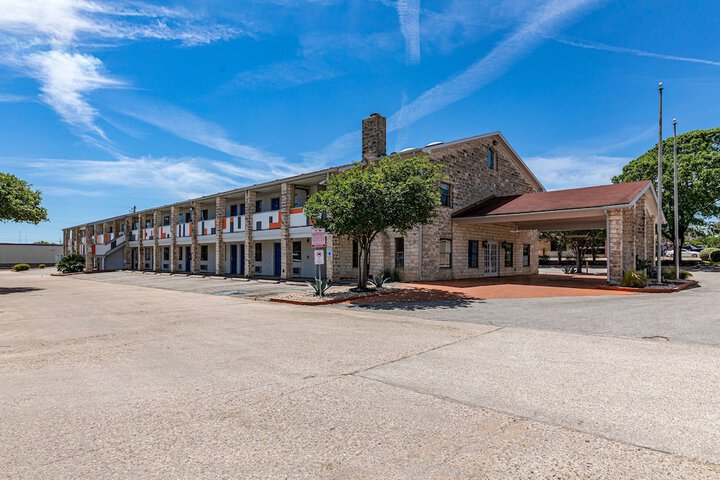 Hotel 4 of 30