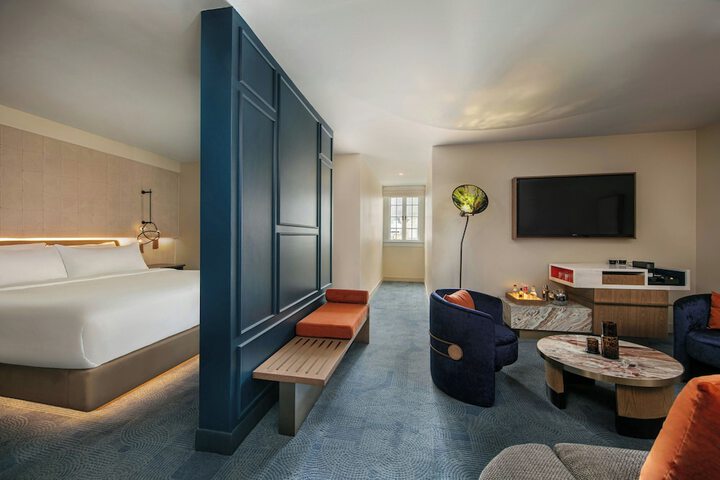 Room 42 of 100