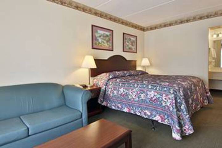 Red Rose Inn & Suites