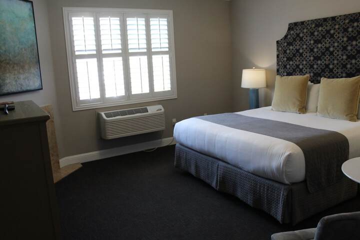 Room 11 of 34