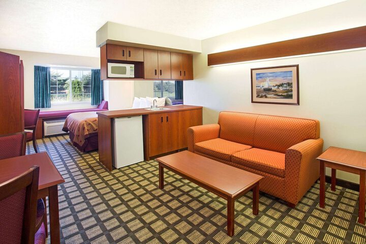Room 4 of 11