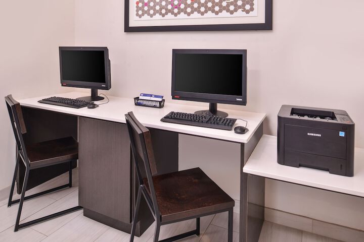 Business Center 74 of 75