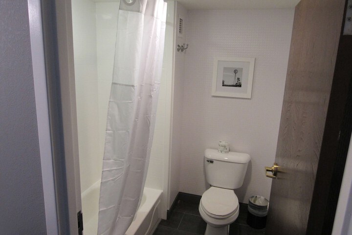 Room 68 of 169