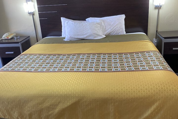 Room 16 of 28