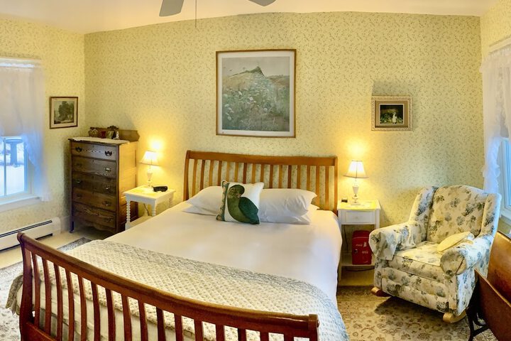 Room 6 of 12