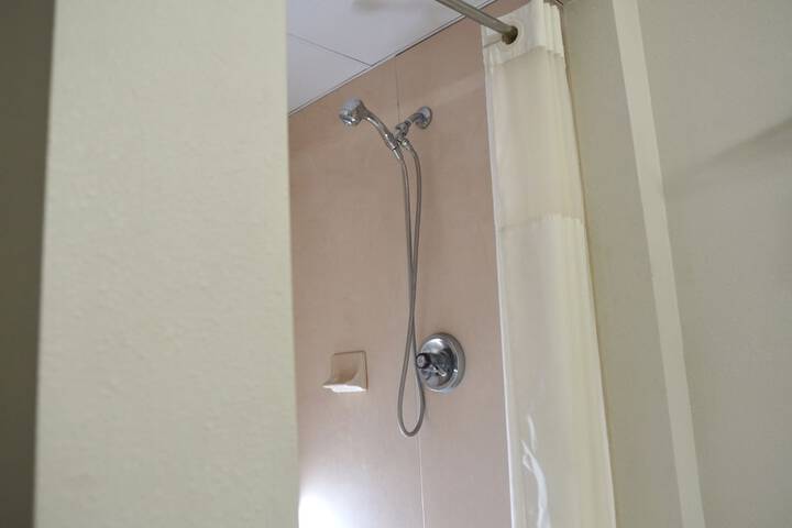 Room 28 of 47