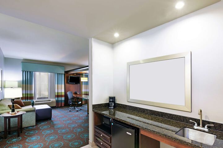 Room 16 of 34