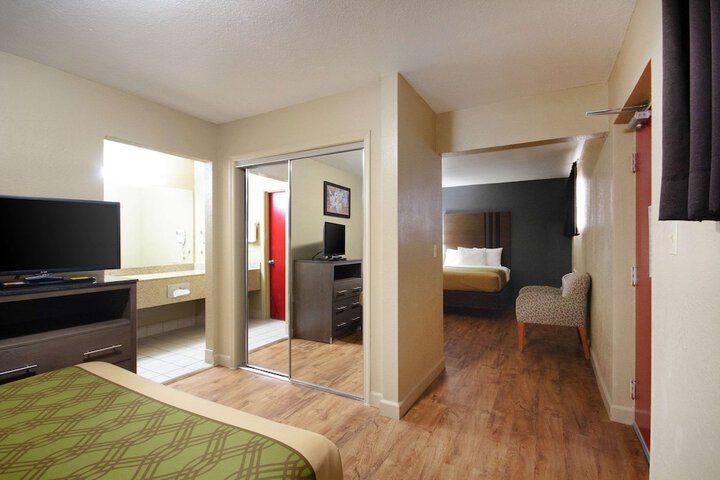Room 25 of 57