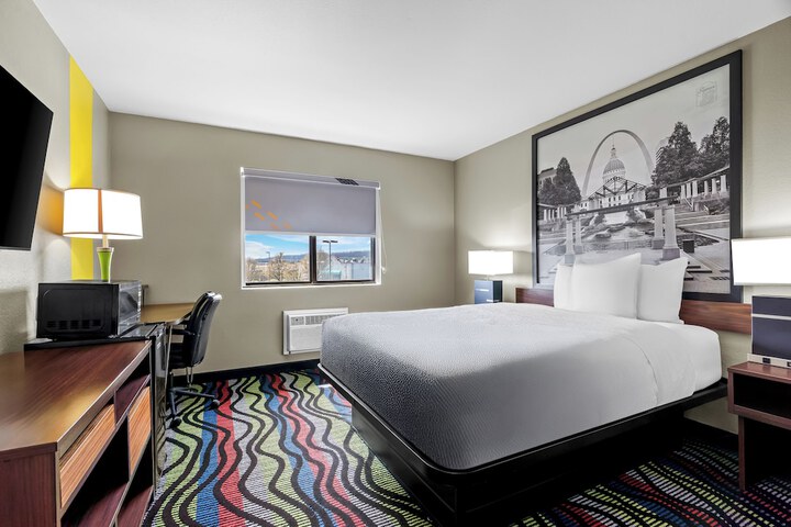Super 8 by Wyndham Farmington