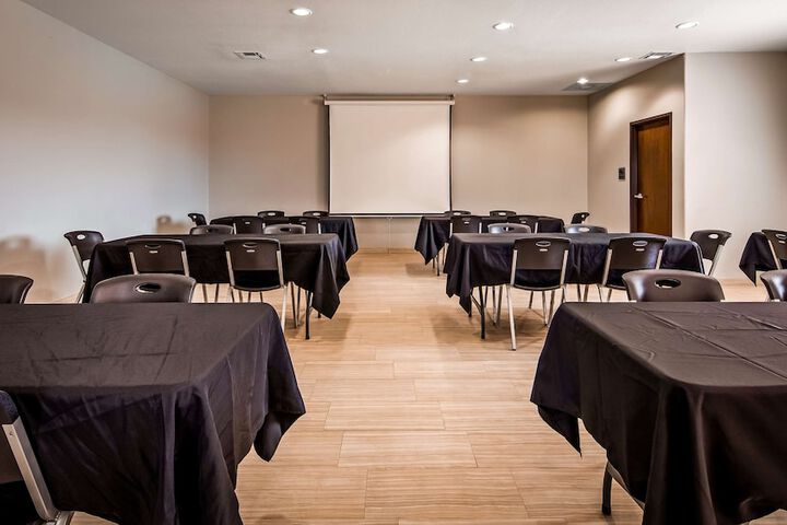 Best Western Plus Dilley Inn & Suites