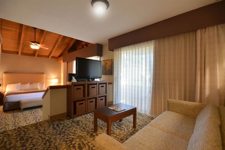 Best Western The Inn & Suites Pacific Grove